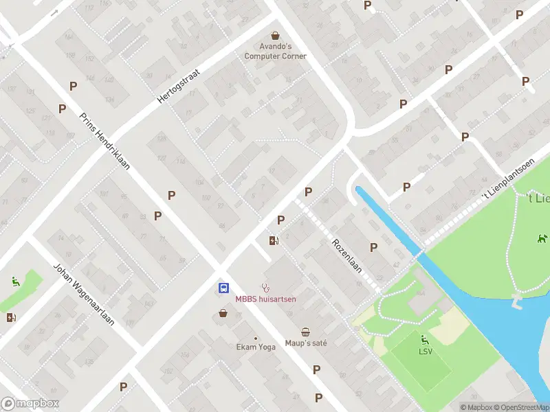 Ambulance met grote spoed naar de Rozenlaan in Leidschendam