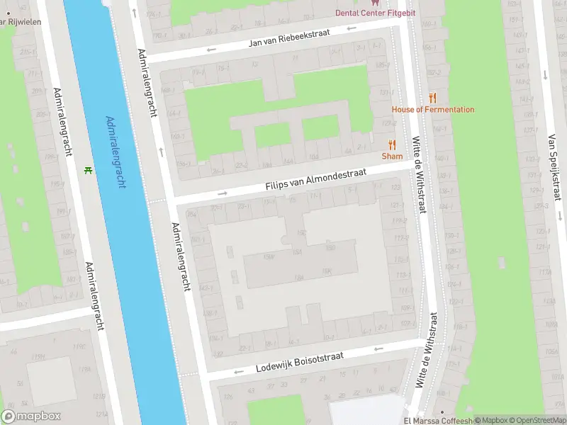 Ambulance met gepaste spoed naar de Lodewijk Boisotstraat in Amsterdam