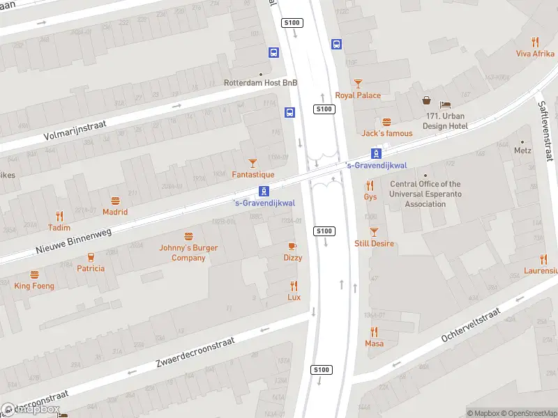 Ambulance met grote spoed naar de Nieuwe Binnenweg in Rotterdam