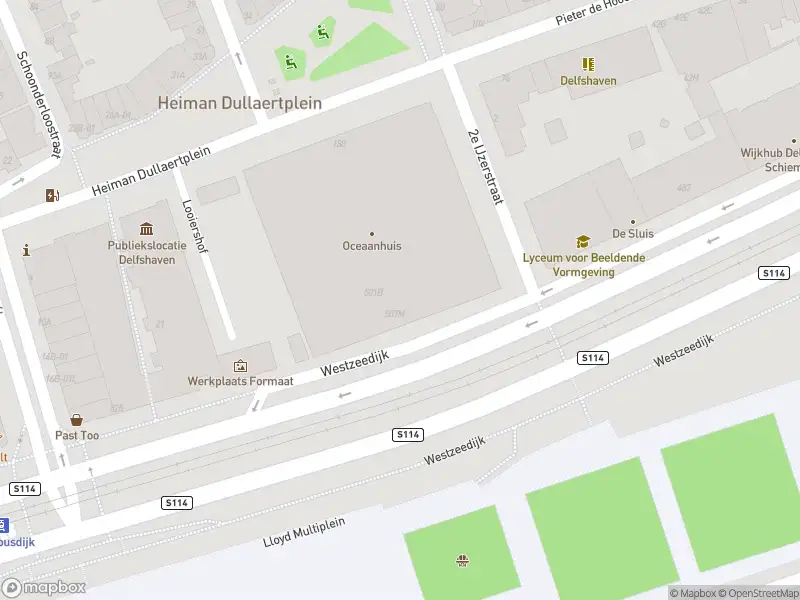 Ambulance met grote spoed naar de Westzeedijk in Rotterdam