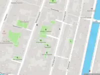 Ambulance met gepaste spoed naar de Van der Lubbehof in Leiden