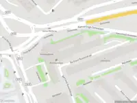 Ambulance met grote spoed naar de Schagerlaan in Amsterdam