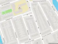 Ambulance met gepaste spoed naar de Cort van der Lindenstraat in Delft