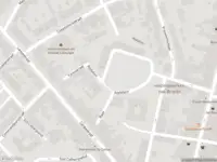 Ambulance met grote spoed naar de Asylplein in Brielle