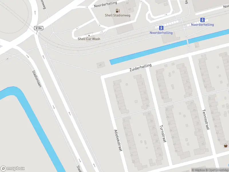 Ambulance met grote spoed naar de Atletiekstraat in Rotterdam