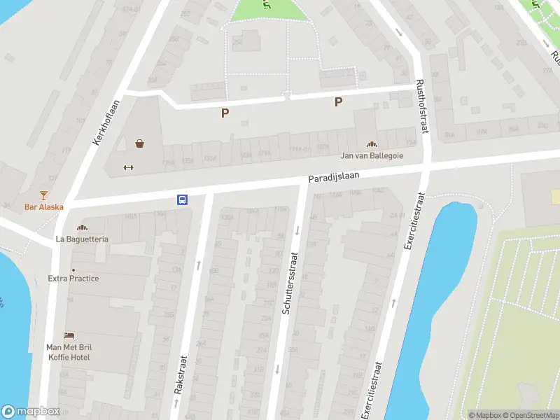 Ambulance met grote spoed naar de Paradijslaan in Rotterdam