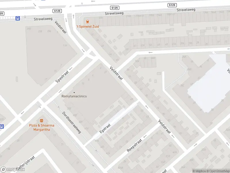 Ambulance met grote spoed naar de Strevelsweg in Rotterdam