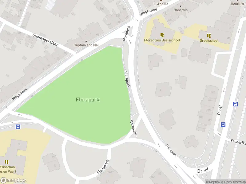 Ambulance met grote spoed naar de Florapark in Haarlem