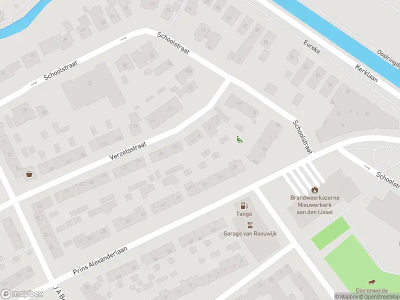 Ambulance met grote spoed naar de Schoolstraat in Nieuwerkerk aan den IJssel