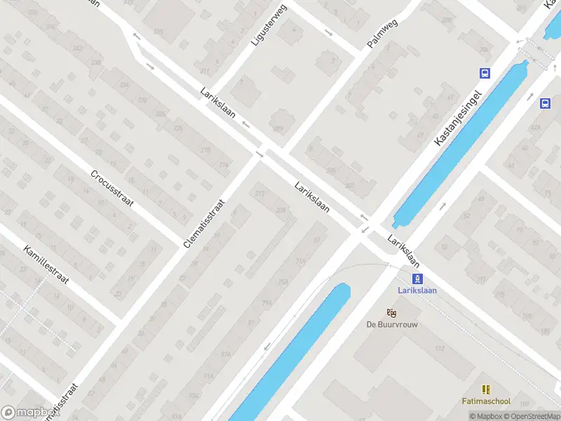 Ambulance met grote spoed naar de Larikslaan in Rotterdam