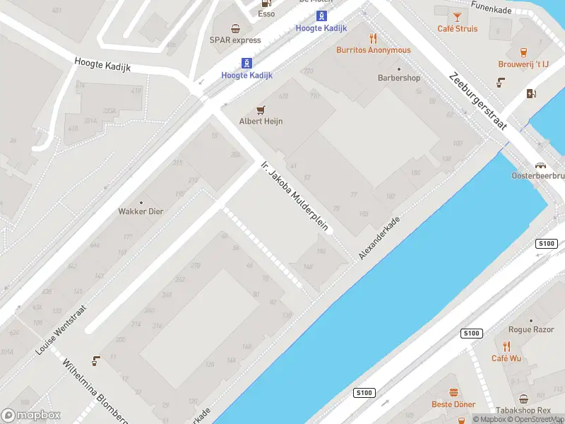 Ambulance met grote spoed naar de Ir. Jakoba Mulderplein in Amsterdam