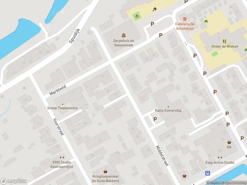 Ambulance met grote spoed naar de Middelstraat in Nieuw-Beijerland