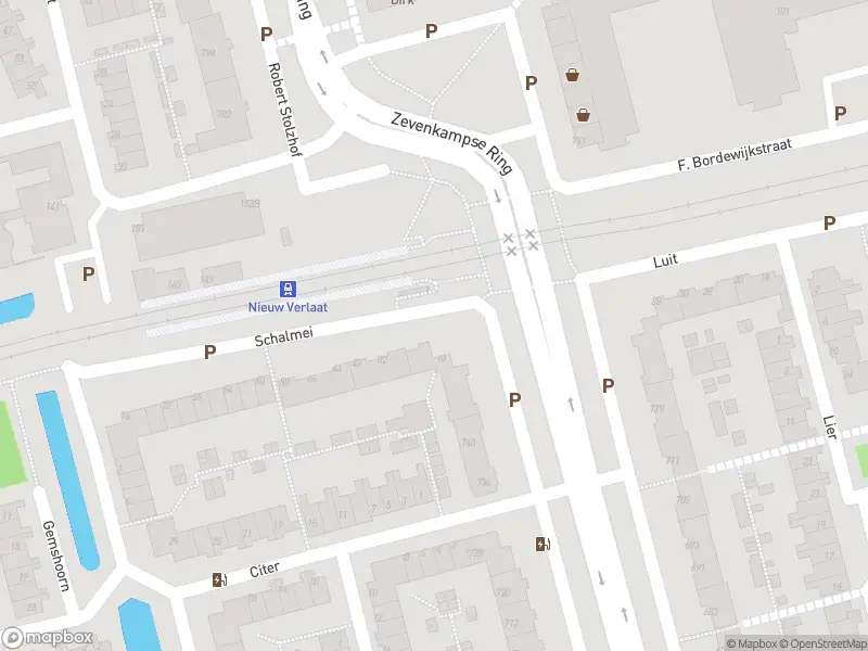 Ambulance met gepaste spoed naar de Schalmei in Rotterdam