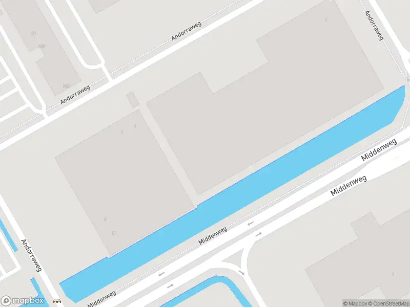 Ambulance met gepaste spoed naar de Middenweg in Aalsmeer