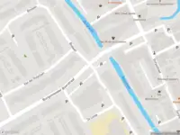 Ambulance met grote spoed naar de Burgemeester Boerstraat in Zevenhuizen