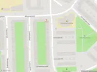 Ambulance met gepaste spoed naar de Lucellestraat in Amsterdam