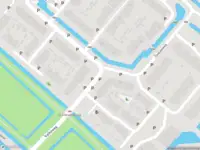 Politie met grote spoed naar de Valkeweg in Voorschoten vanwege voertuigen te water