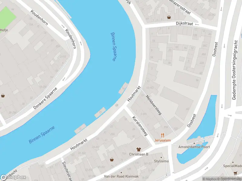 Ambulance met grote spoed naar de Houtmarkt in Haarlem