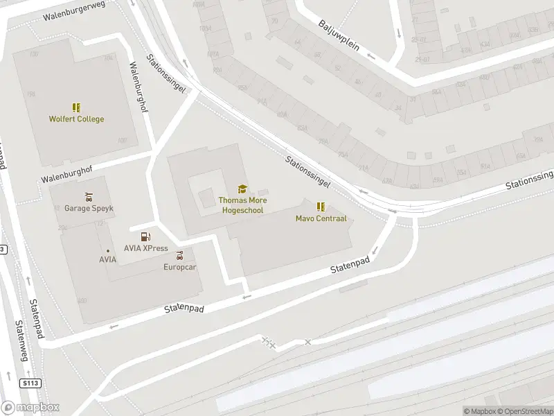 Ambulance met gepaste spoed naar de Stationssingel in Rotterdam