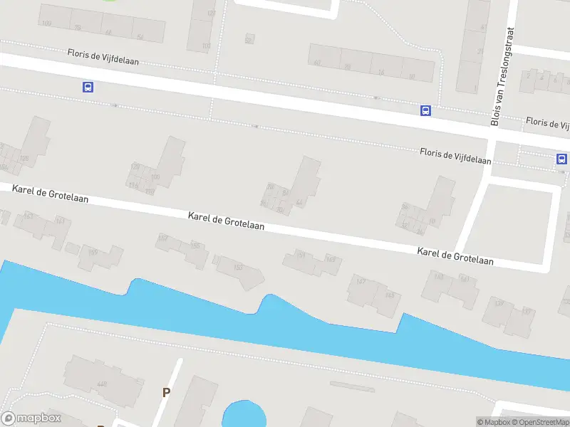 Ambulance met grote spoed naar de Karel de Grotelaan in Vlaardingen