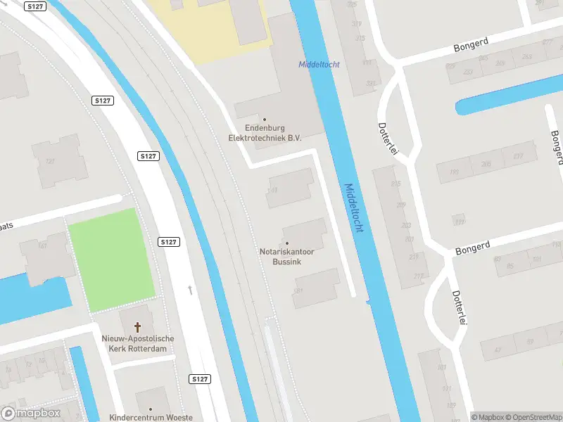 Ambulance met gepaste spoed naar de Prins Pieter Christiaanstraat in Rotterdam