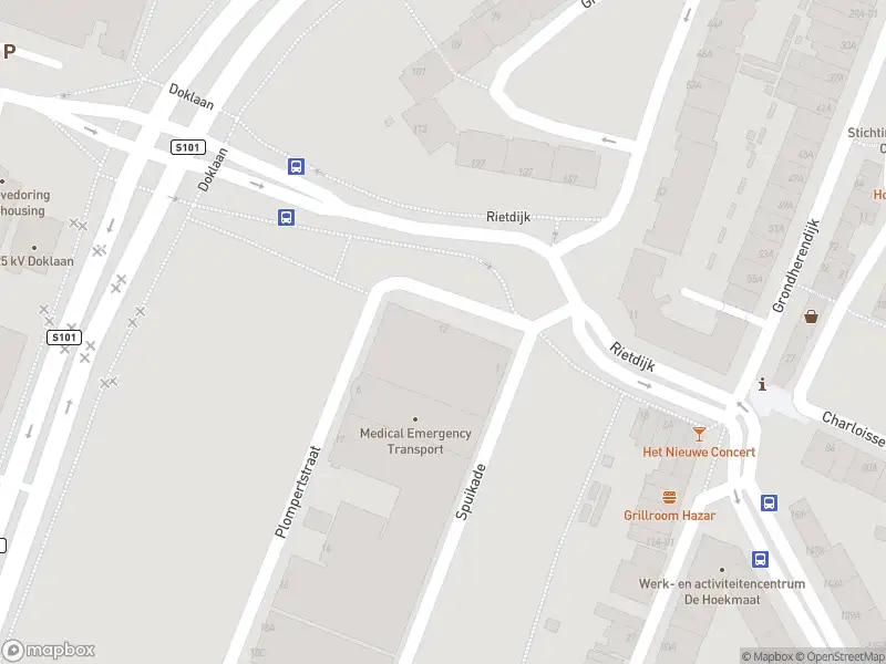 Ambulance met grote spoed naar de Rietdijk in Rotterdam