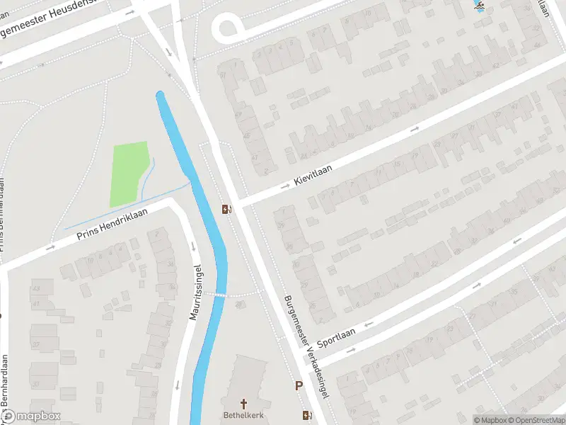 Ambulance met gepaste spoed naar de Kievitlaan in Vlaardingen