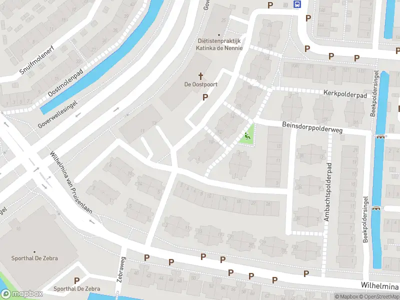 Ambulance met grote spoed naar de Aderpolderweg in Gouda vanwege waarnemen gaslucht