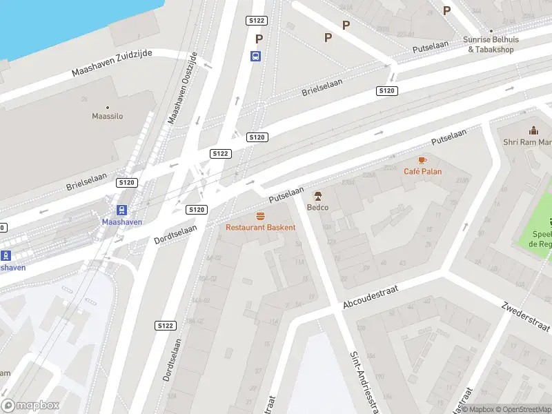 Ambulance met grote spoed naar de Putselaan in Rotterdam