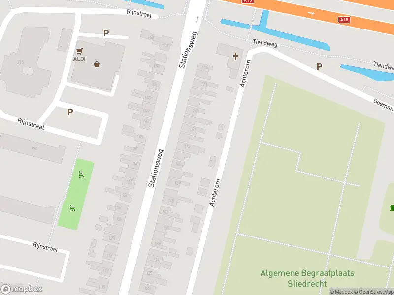 Ambulance met grote spoed naar de Stationsweg in Sliedrecht