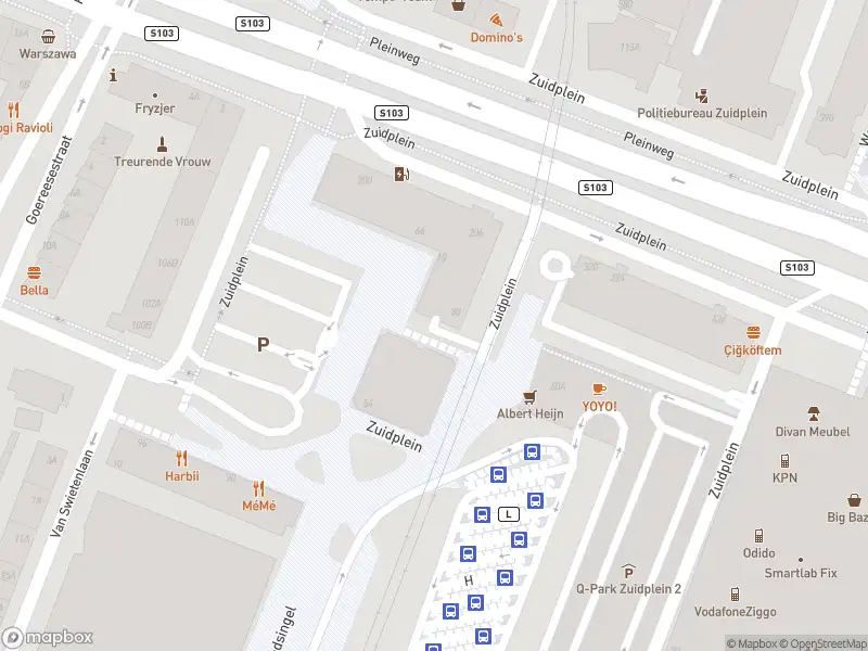 Ambulance met grote spoed naar de Zuidplein in Rotterdam