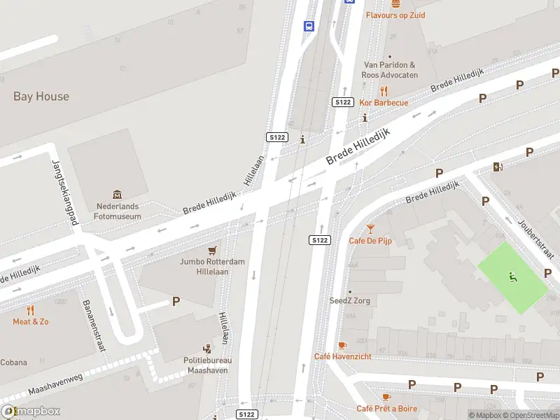 Ambulance met gepaste spoed naar de Hillelaan in Rotterdam