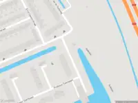 Ambulance met grote spoed naar de Prof. Hoogewerfflaan in Delft