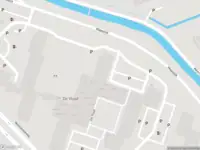 Ambulance met grote spoed naar de De Vloot in Maassluis