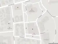 Brandweer met gepaste spoed naar de Oranjeplein in Vroomshoop vanwege afgaan automatisch brandalarm