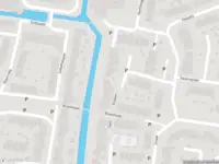 Brandweer met gepaste spoed naar de Eeshof in Huizen vanwege stankoverlast