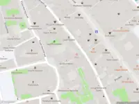 Ambulance met gepaste spoed naar de Breestraat in Leiden