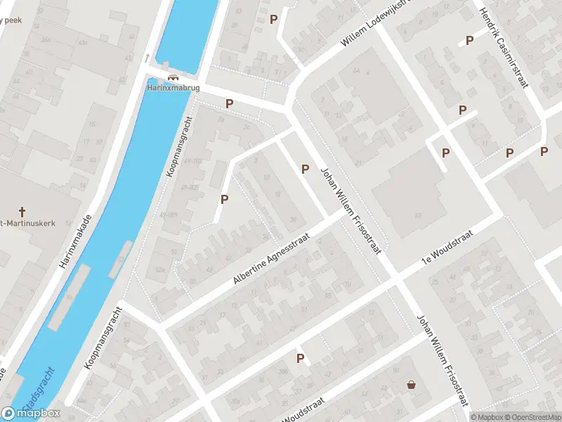 Brandweer met grote spoed naar de Albertine Agnesstraat in Sneek vanwege voertuigbrand