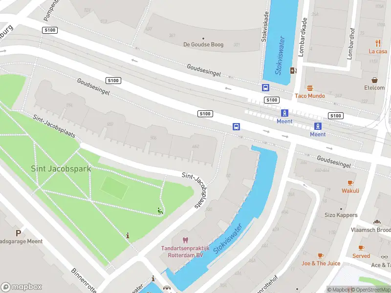 Ambulance met grote spoed naar de Goudsesingel in Rotterdam