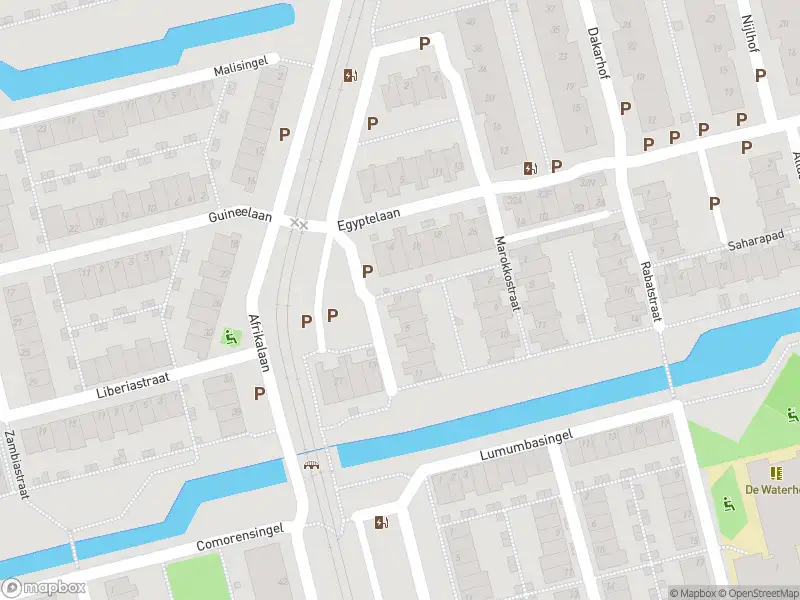 Ambulance met grote spoed naar de Soedanhof in Delft