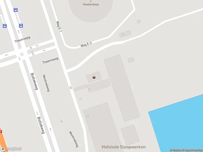 Ambulance met gepaste spoed naar de Montrealweg in Botlek Rotterdam