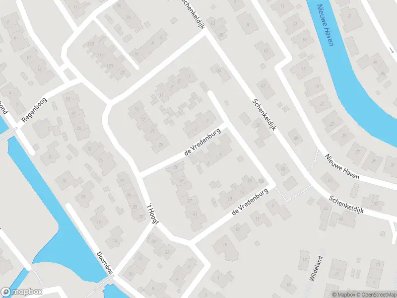 Ambulance met gepaste spoed naar de De Vredenburg in Strijen