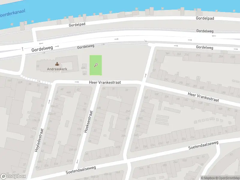 Ambulance met grote spoed naar de Heer Vrankestraat in Rotterdam