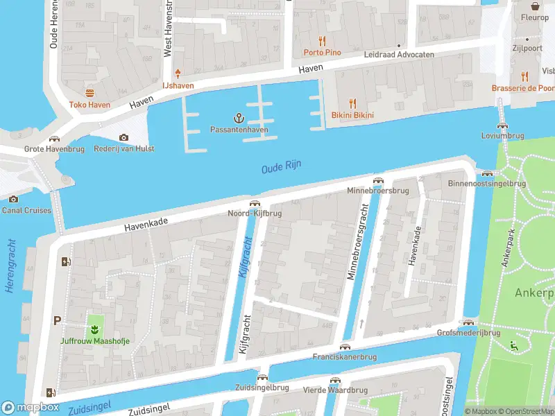 Brandweer met gepaste spoed naar de Havenkade in Leiden