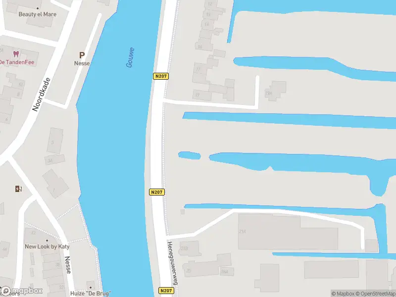 Politie met gepaste spoed naar de Henegouwerweg in Waddinxveen vanwege voertuigen te water