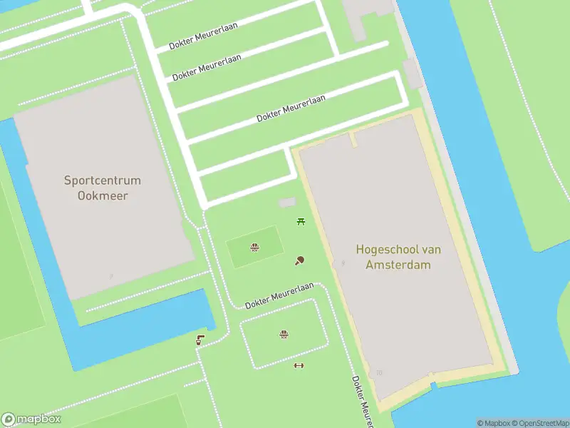 Ambulance met gepaste spoed naar de Dokter Meurerlaan in Amsterdam