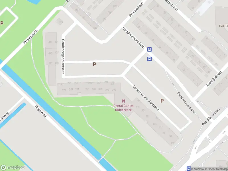 Ambulance met grote spoed naar de Goudenregenplantsoen in Ridderkerk