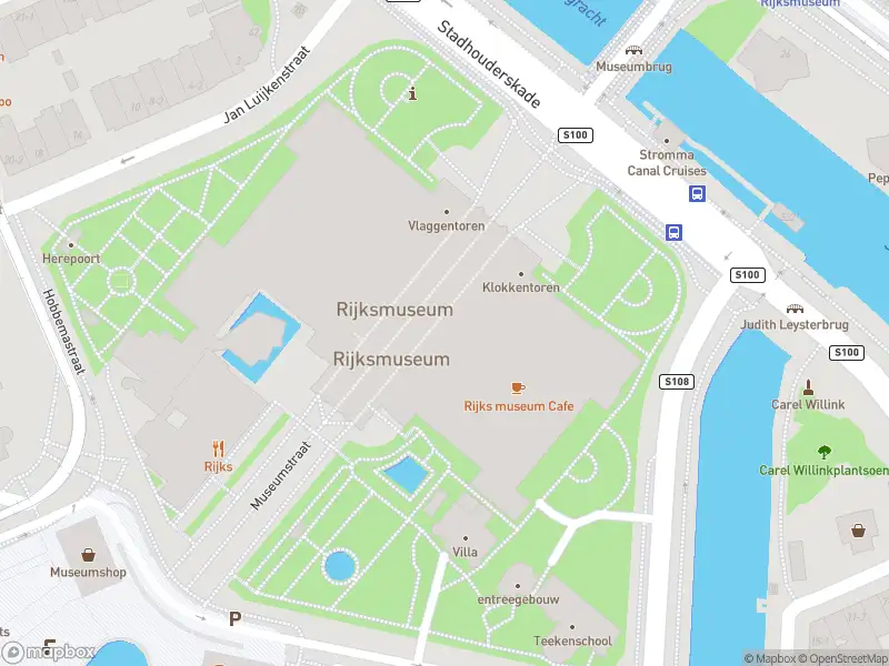 Ambulance met gepaste spoed naar de Museumstraat in Amsterdam