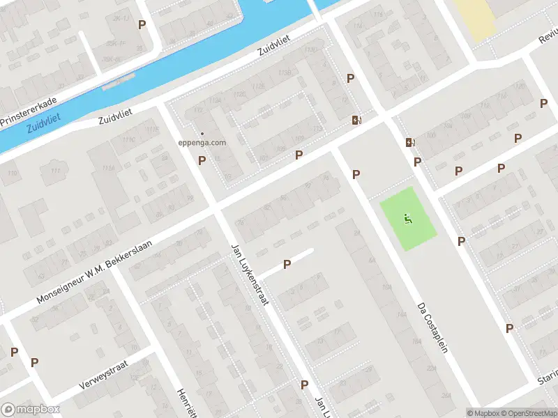 Ambulance met grote spoed naar de Monseigneur W.M. Bekkerslaan in Maassluis