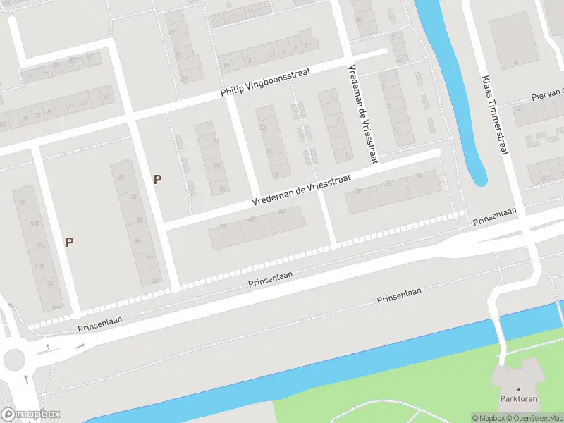 Ambulance met grote spoed naar de Vredeman de Vriesstraat in Rotterdam